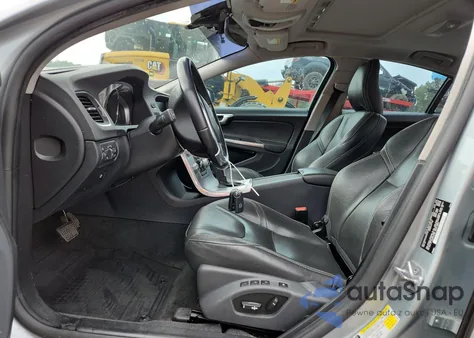 2017 Volvo S60 Dynamic z USA, uszkodzony, nr VIN YV140MTL8H2431422